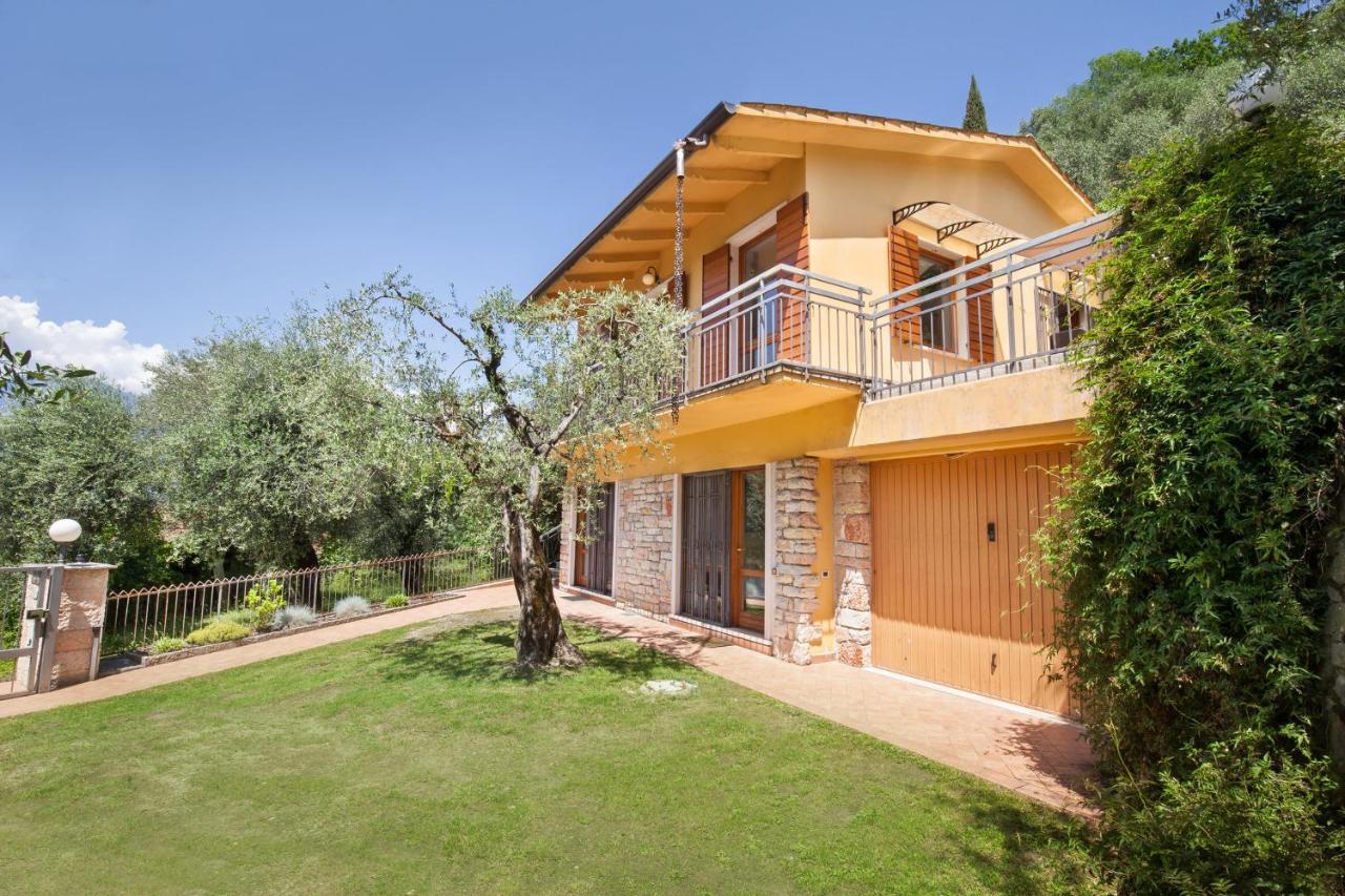 Villa Carducci Torri Del Benaco Exterior photo